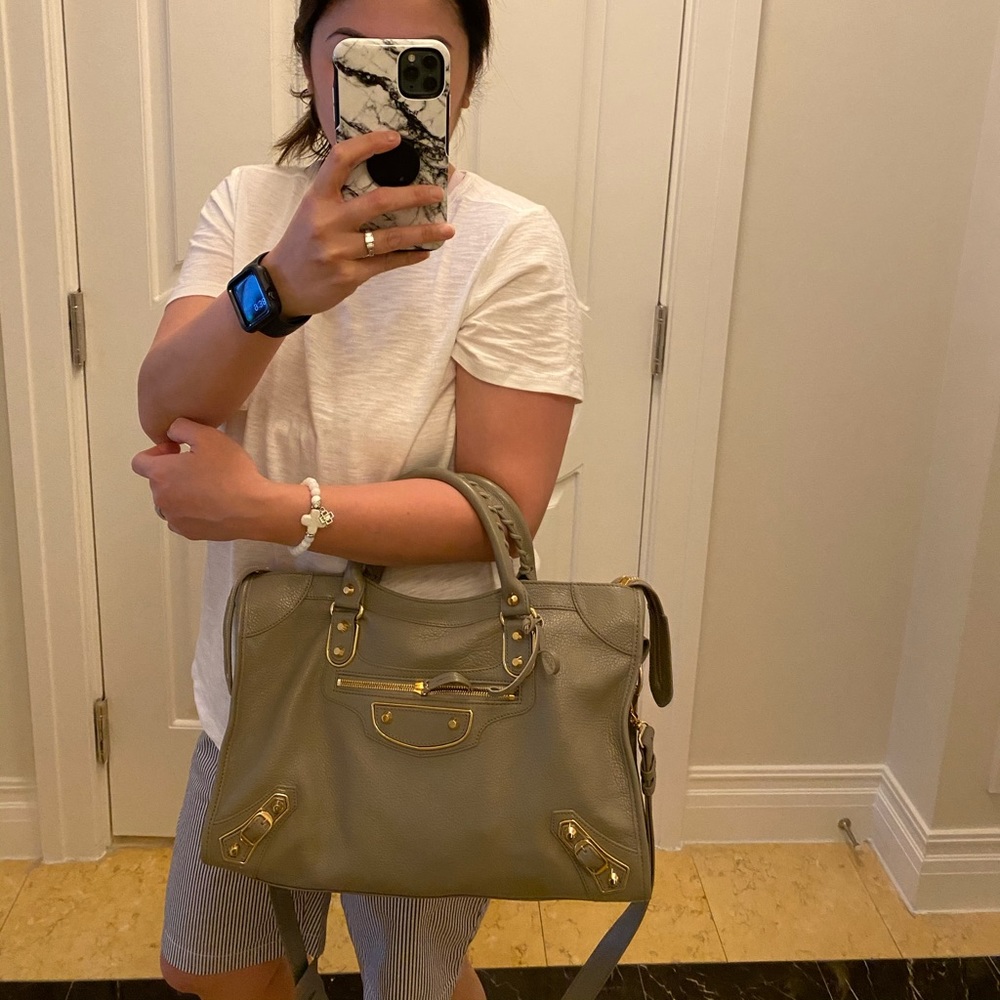 SOLD🎉🎉Authentic Balenciaga Metallic City Edge✨ - Picture 9 of 9